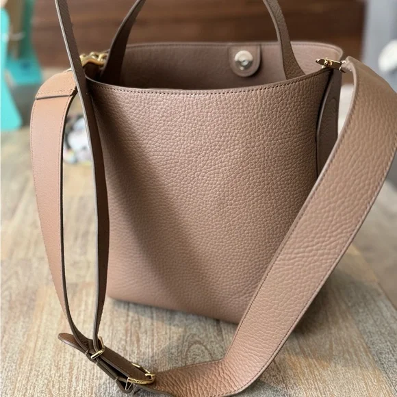 Cuyana Linea Bucket Bag